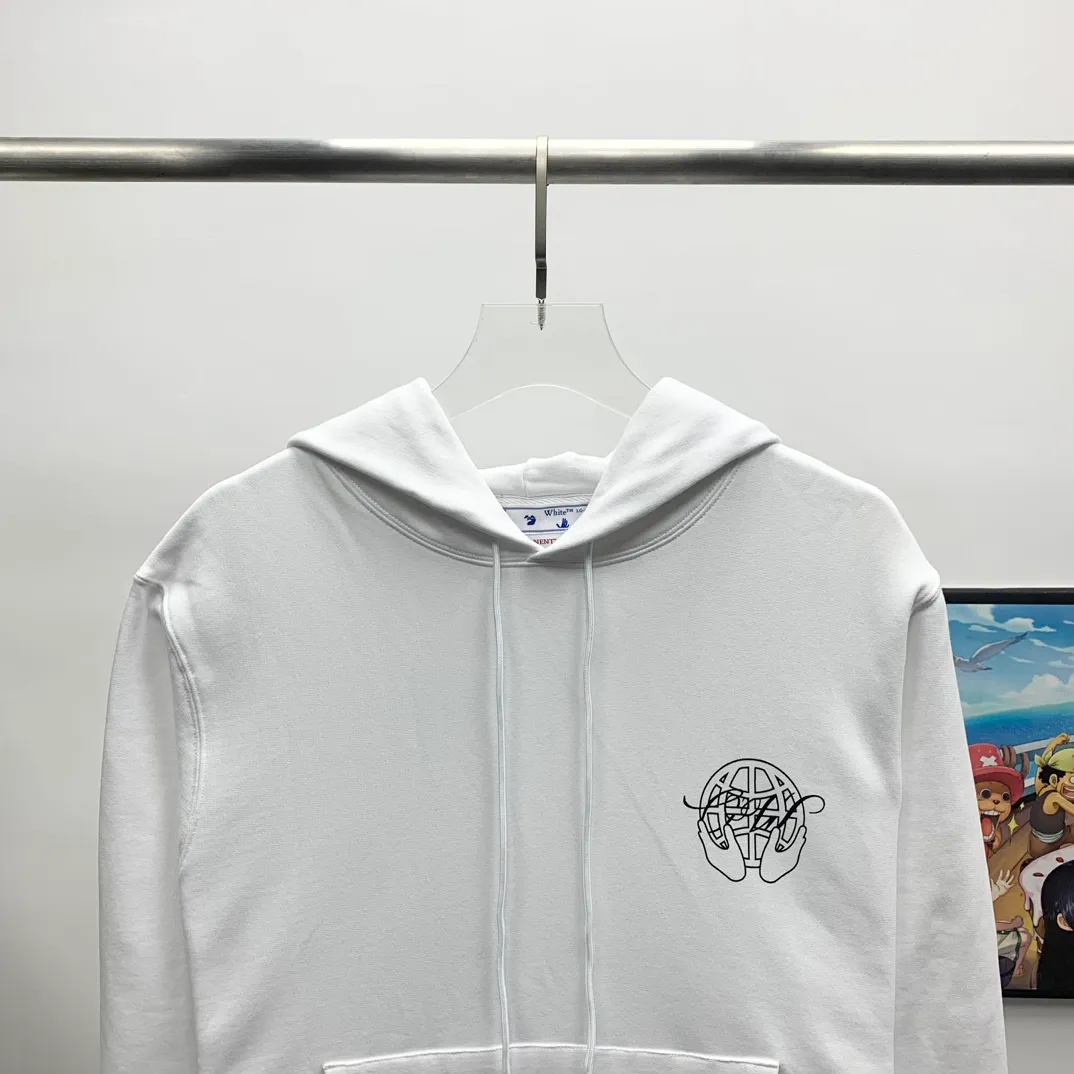 Top tested version 23SSOFF WHITE OW holding earth arrow in hand holding arrow on back pure cotton loose loose short-sleeved T-shirt for male and female couple stars. The printing on the back and chest adopts high-coverage screen printing technology, and the glue is imported. The scraped printing is smooth and delicate. The front sub-print adopts cracked anti-counterfeiting identification details, and the breaking points are 100% aligned! The fabric is made of 420g double yarn terry plain cotton fabric, which has a smooth skin feel. Size: XS-L Color: Black P:410